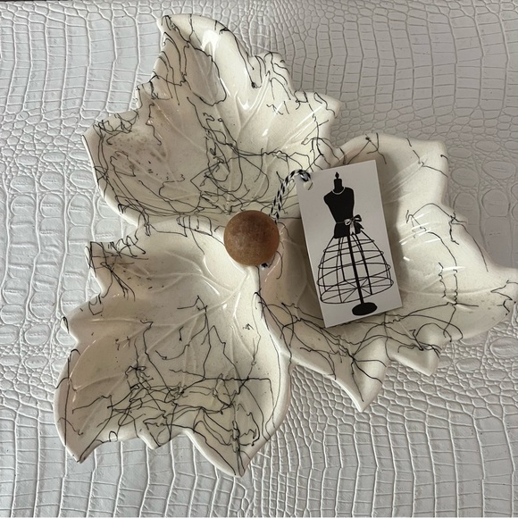 Vintage Leaf-Shaped Serveware